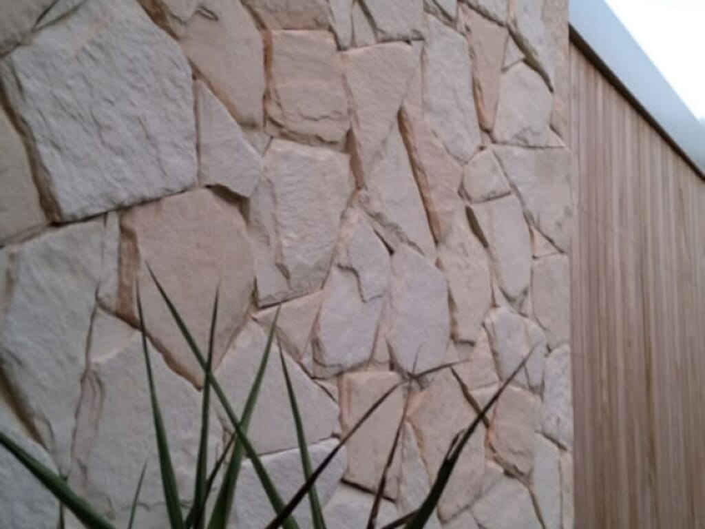arctic-limestone-side-view-_5001-640x480_c